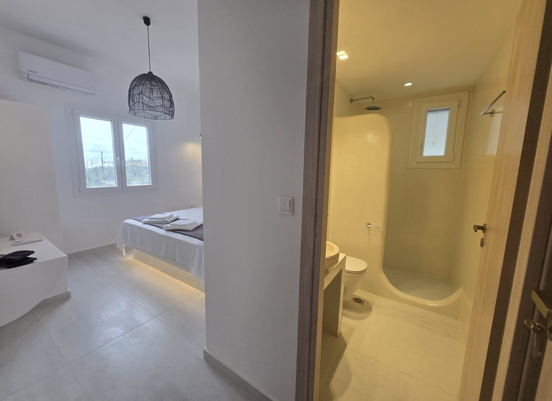 ensuite-bedroom-modern-style