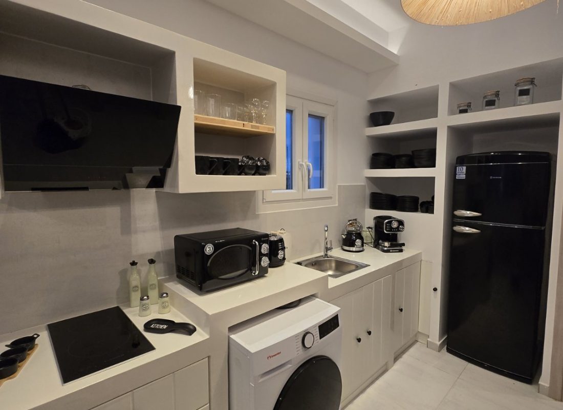 full-kitchen-fridge-washing-tv